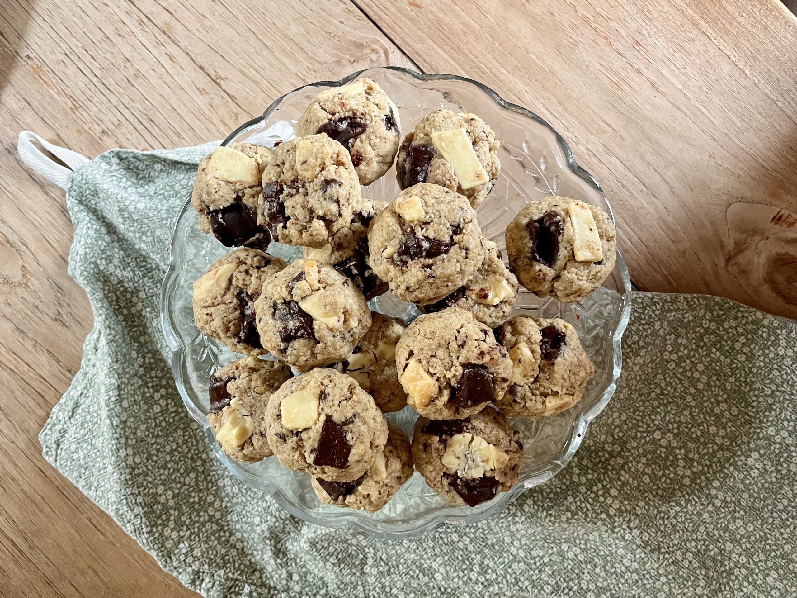 Black and White Chocolate Chip Cookies