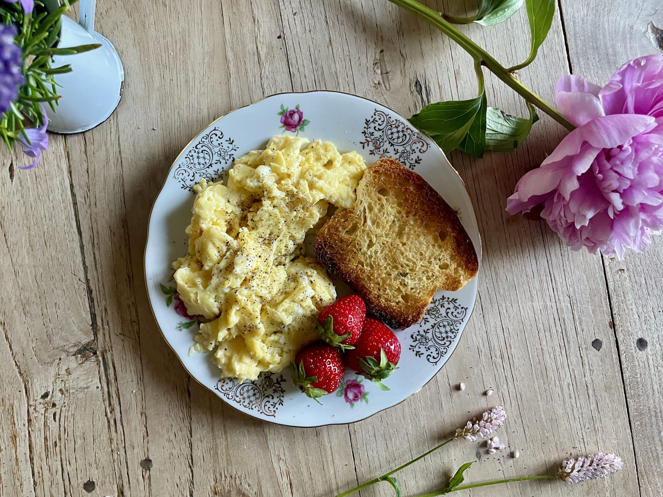 How to Make Perfect Silky Scrambled Eggs