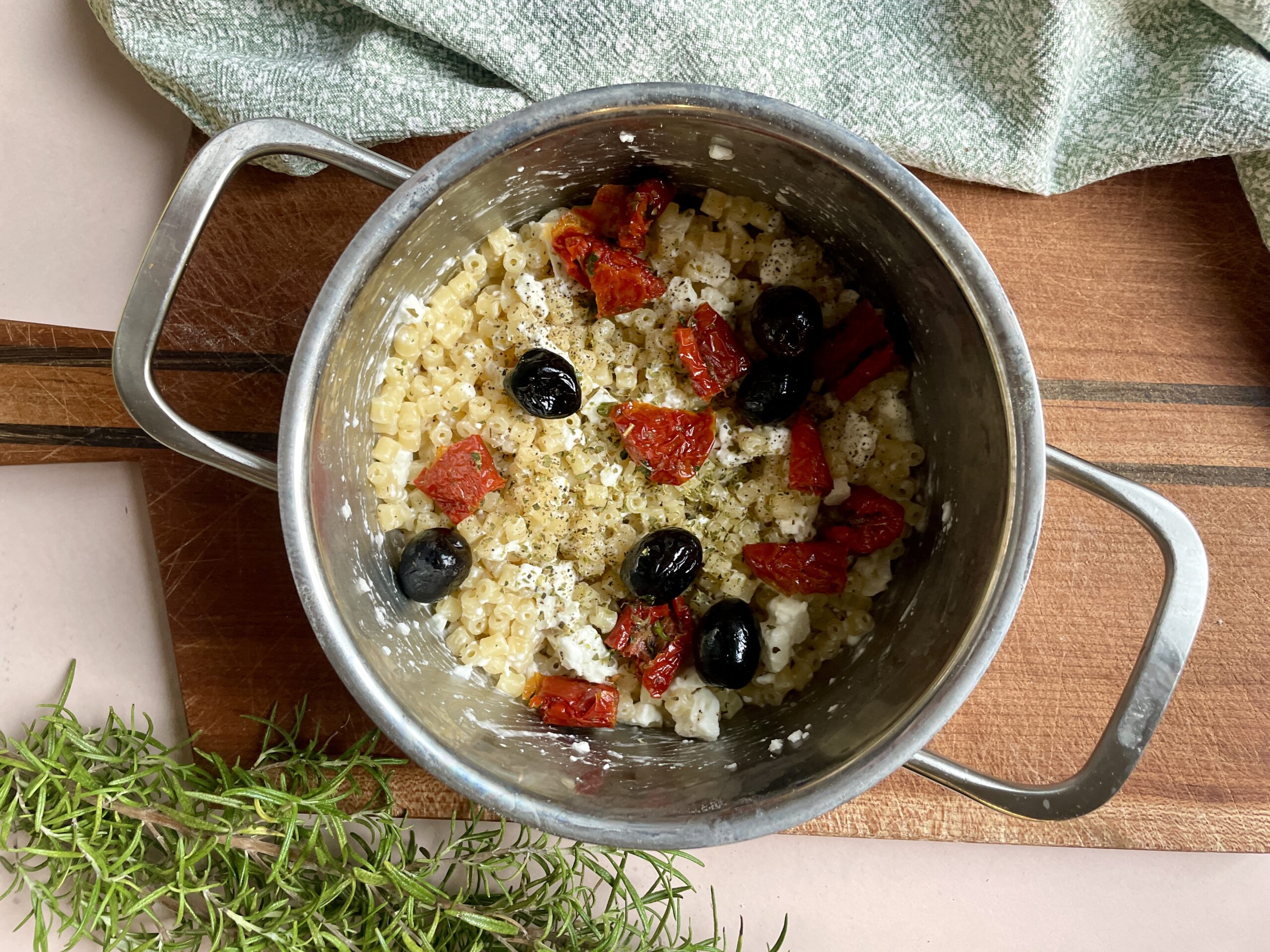 Warm Pasta Salad with Feta, Olives, and Tomatoes – High Protein