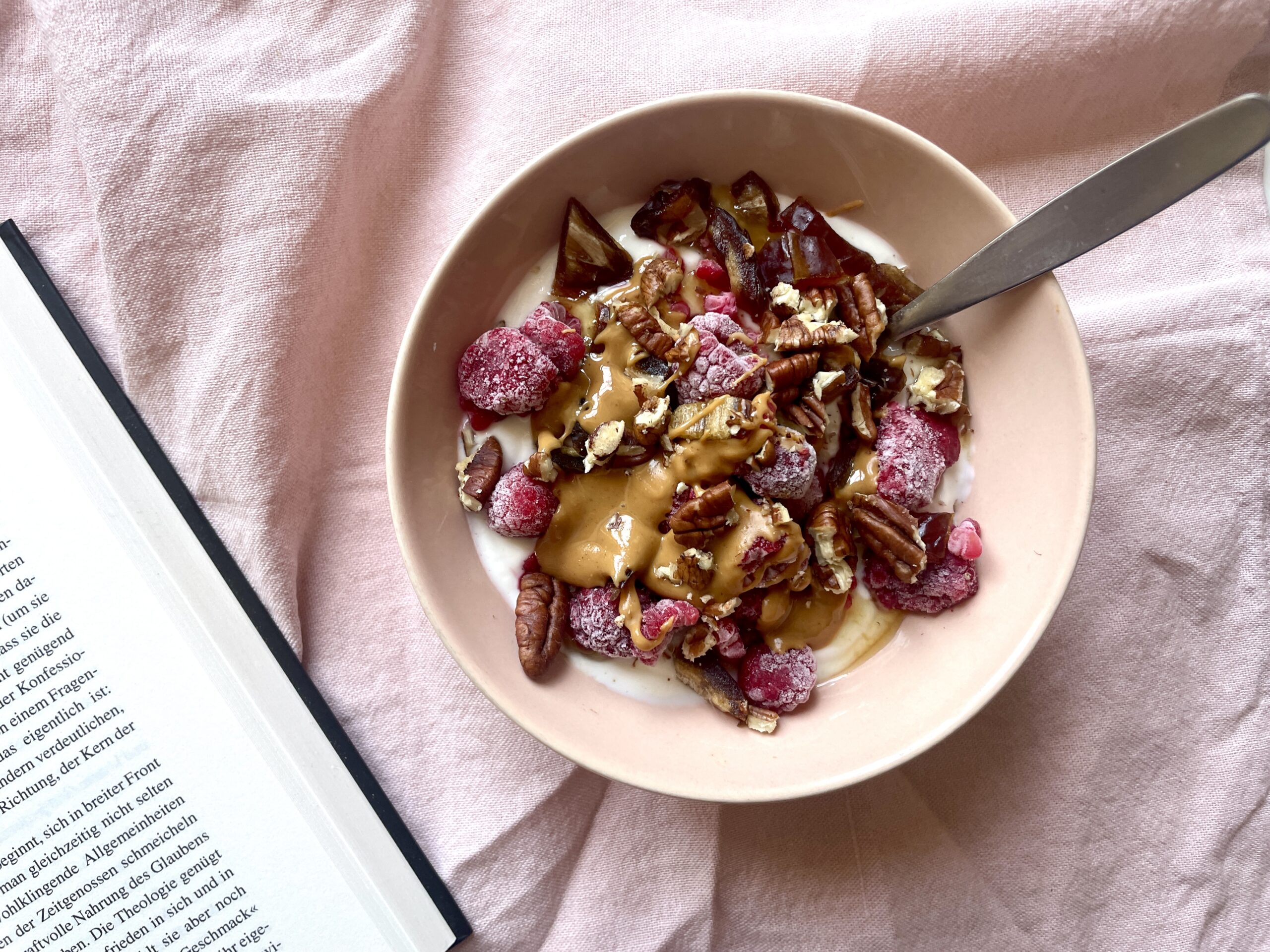 Sweet Skyr Bowls That Taste Like Dessert – High Protein