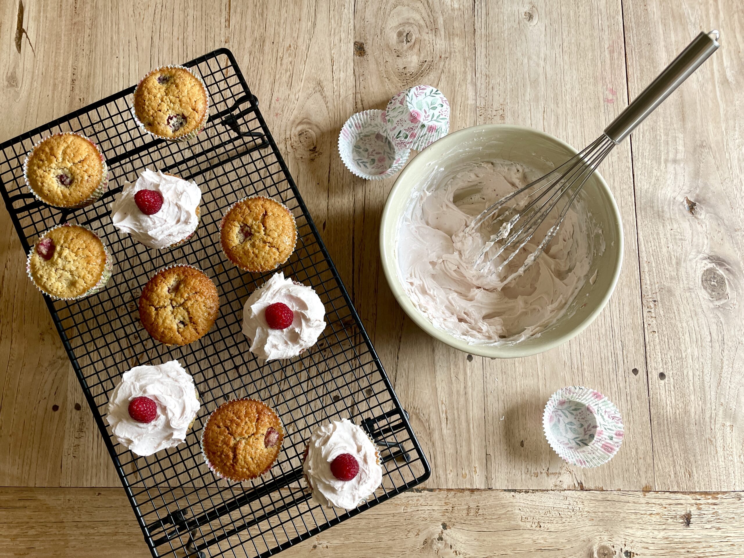 Berry Cupcakes with Mascarpone Frosting – Quick & Easy