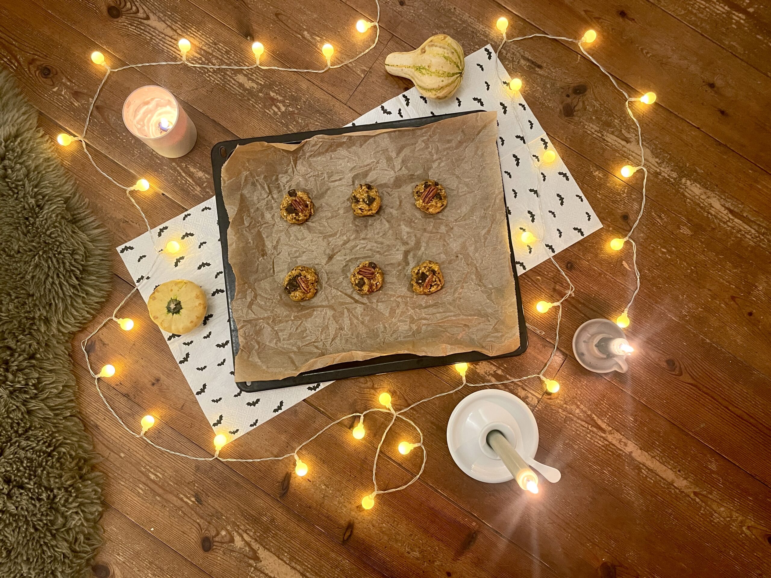 Easy Halloween Oat Cookies – Pumpkin, Pecans & Chocolate